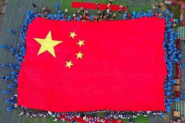 铁笼中的小鹿逃脱