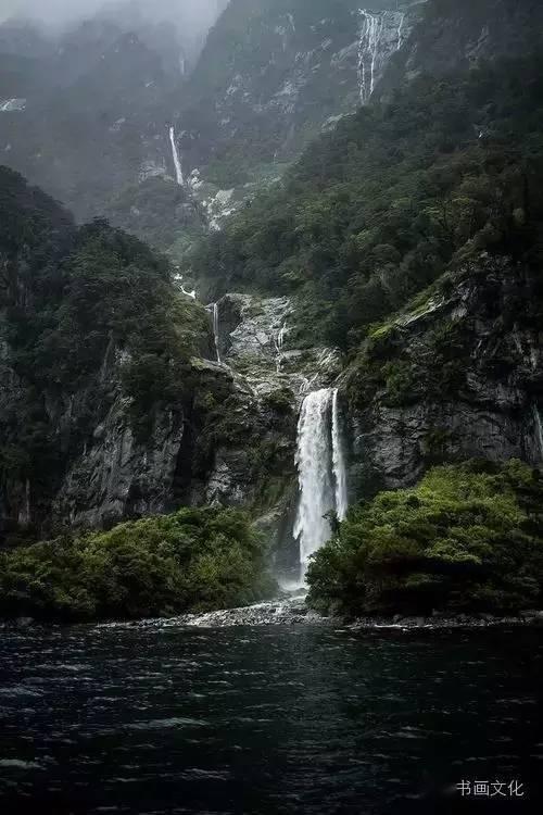 “百万摩托大军只剩我华叔了！”湖南58岁大叔带妻骑摩托返乡，一身装备酷似机车少年