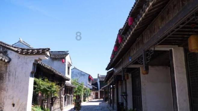 加缪的《夏天集》里说:“在隆冬，我终于知道，我身上有一个不可战胜的夏天”请问这句话是什么意思呀？游戏画面